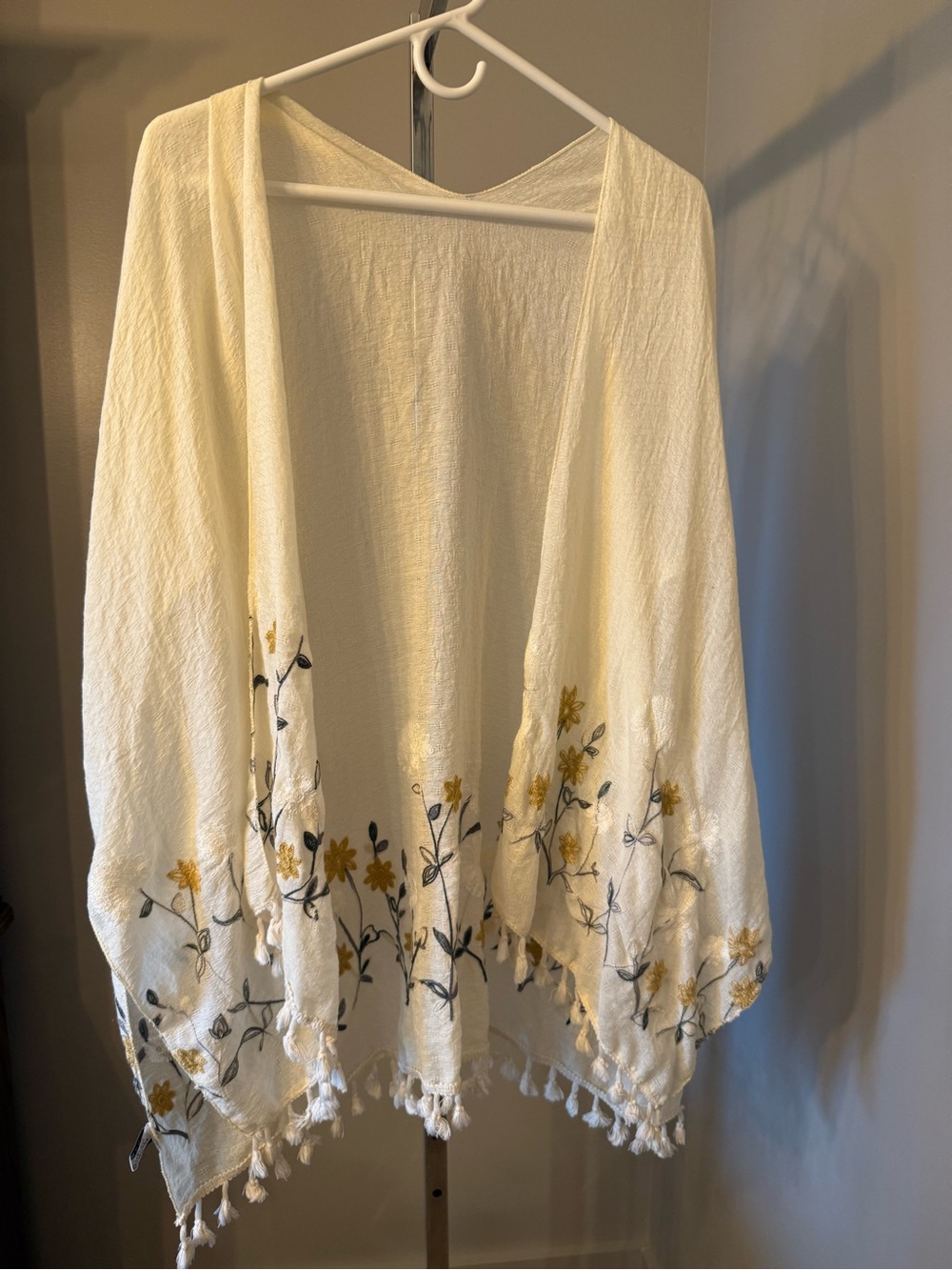 Ivory Floral Embroidered Open Front Kimono
